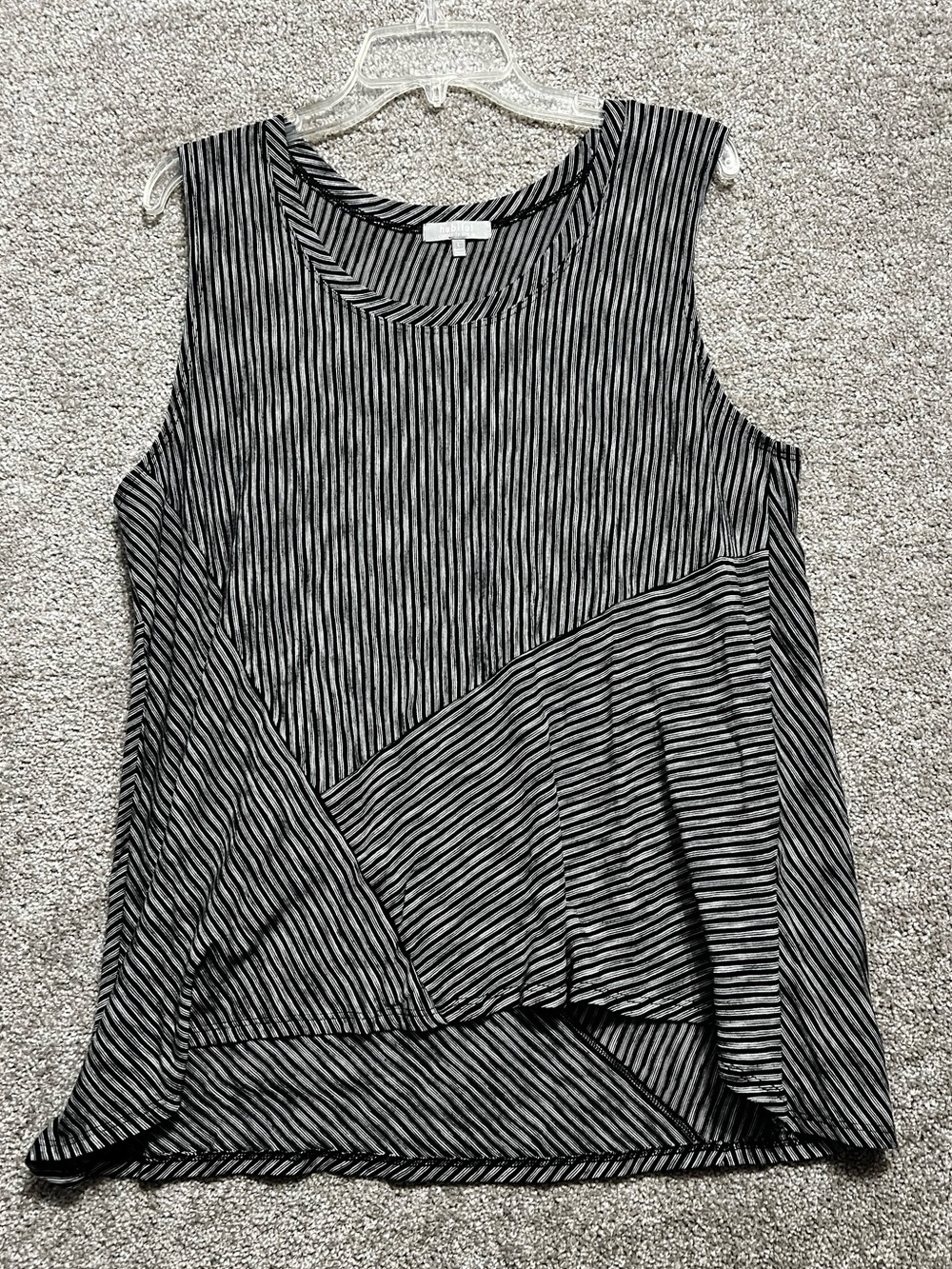 Habitat Woman’s Grey Black Stripe Sleeveless Blouse Size Large